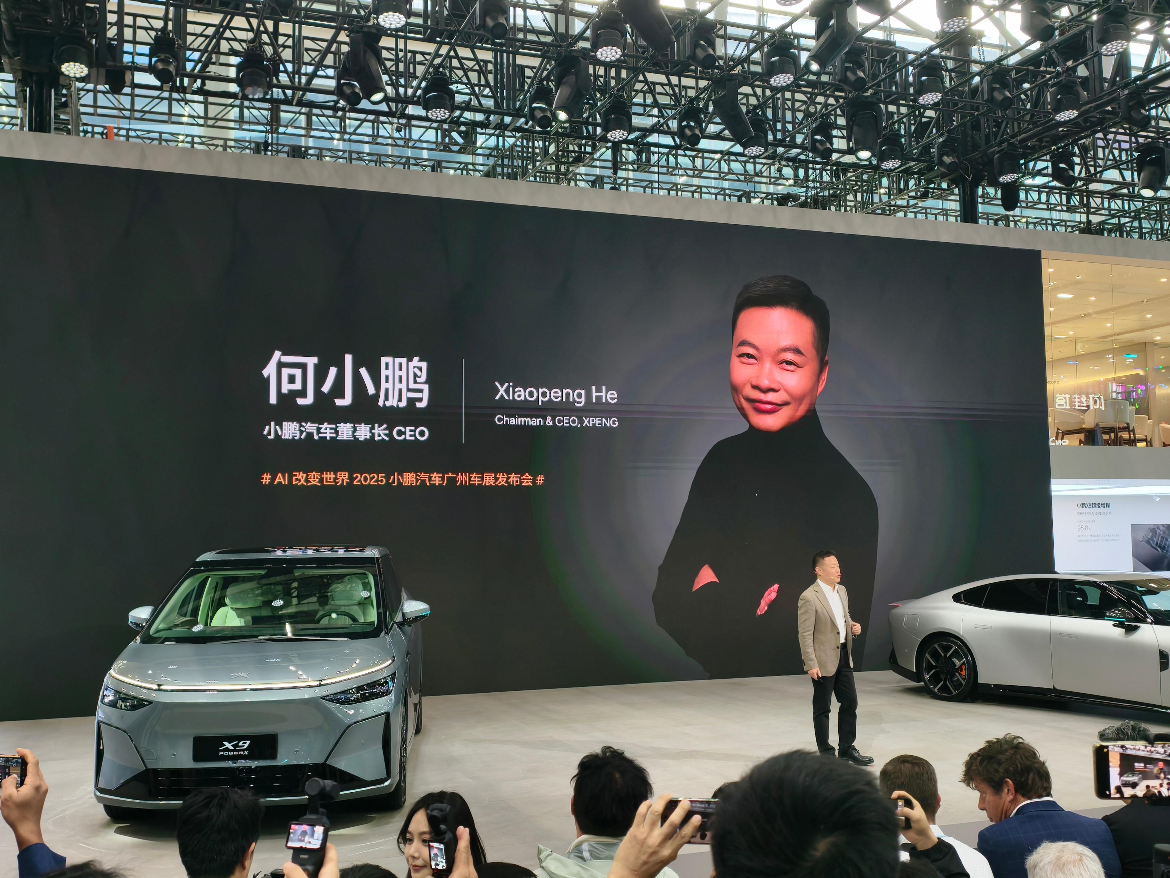 昨晚正式上市的小鹏X9超级增程今天也亮相广州车展了。小鹏表示，昨晚上市之后，小鹏