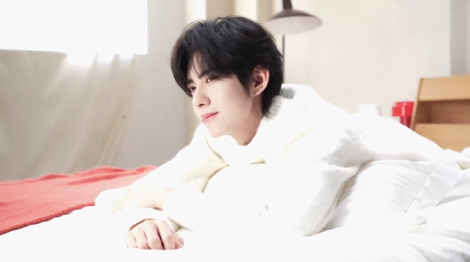 刘轩丞白毛衣花絮 刘轩丞白毛衣花絮，速来查收这个超温柔的刘轩丞~ 