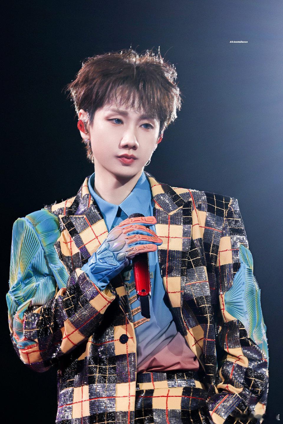 现场氛围真的绝了！和新认识的小泷包一起挥荧光棒，听泷泷唱OST回忆杀，连抽奖环节