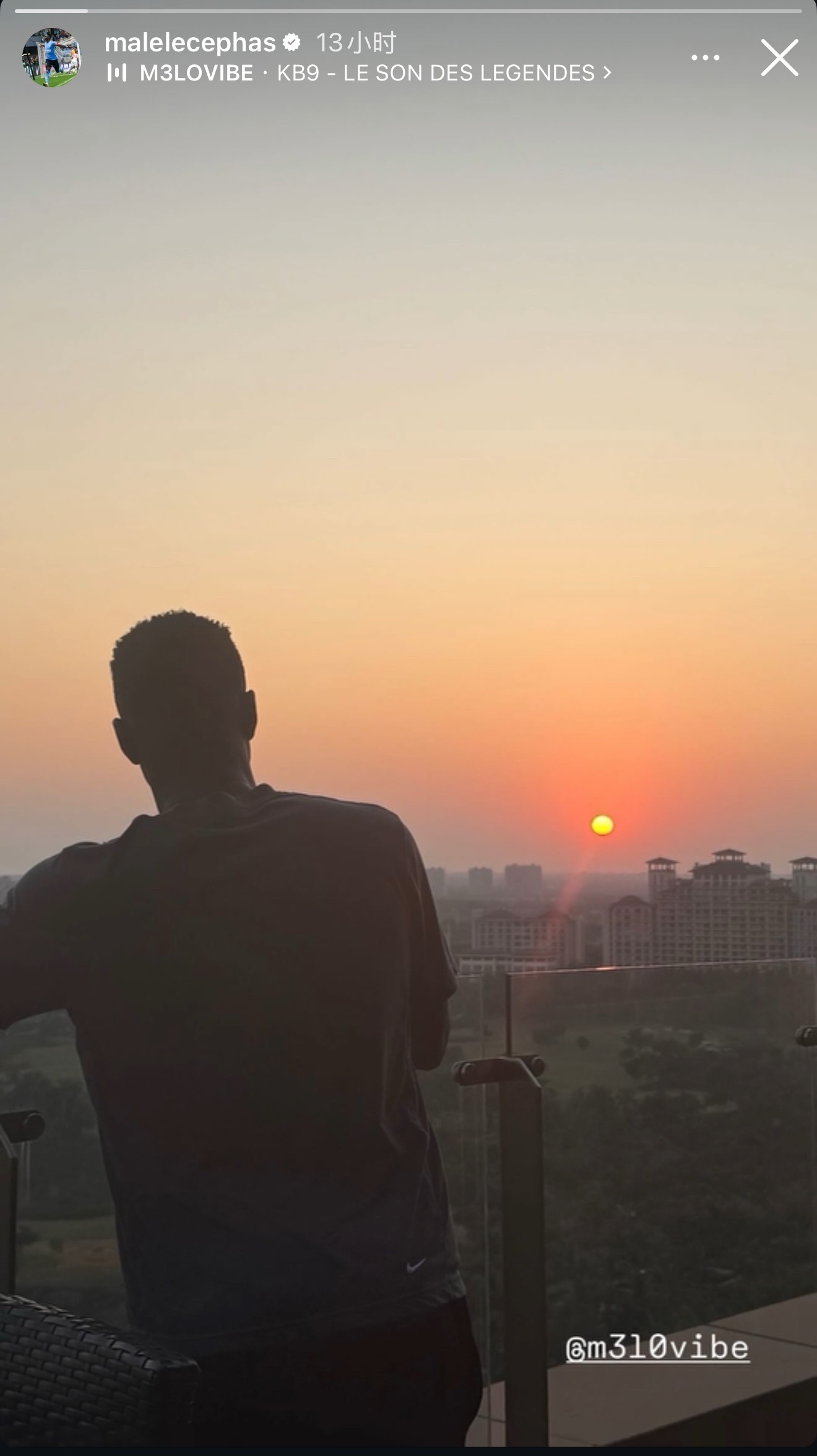 大连英博中超联赛大连英博 马莱莱更新社交动态，夕阳西下的背影 大连