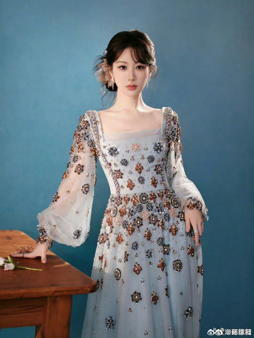 #相约白玉兰#【#杨紫白玉兰最佳女主角#】26日晚，第31届上海电视节揭晓白玉兰