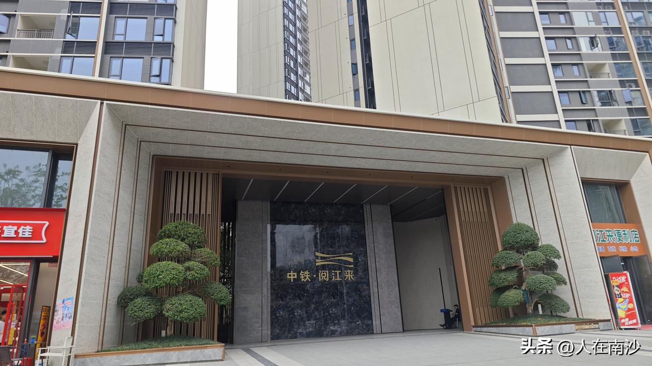 作为房地产业的后起之秀，中铁建房子不仅快，品质方面也搞得挺阔以的哦。