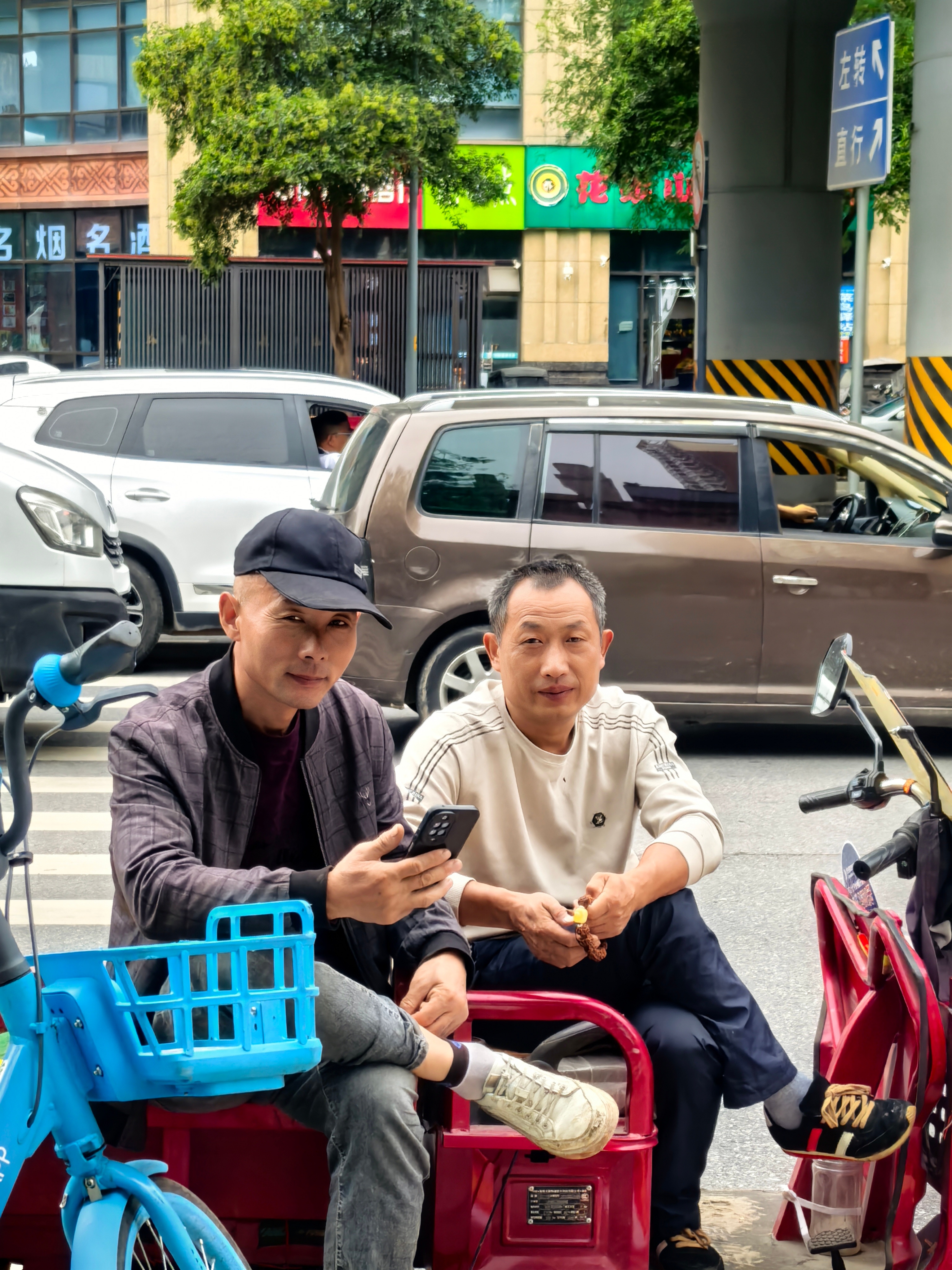 我是摄影人[超话] 都没生意。坐着等随手拍 ​​​