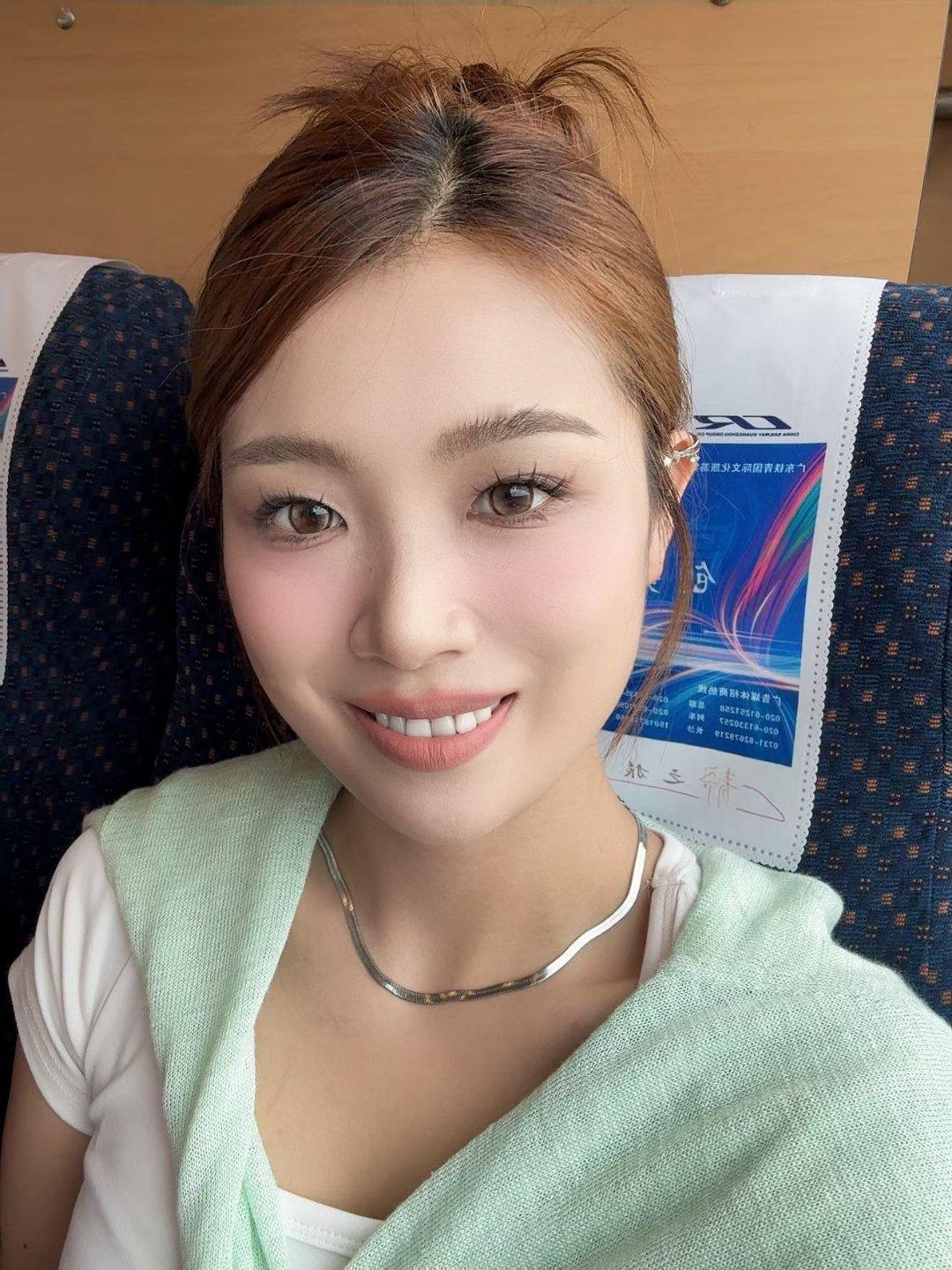 今天也是特种兵坐高铁出发～今日妆容