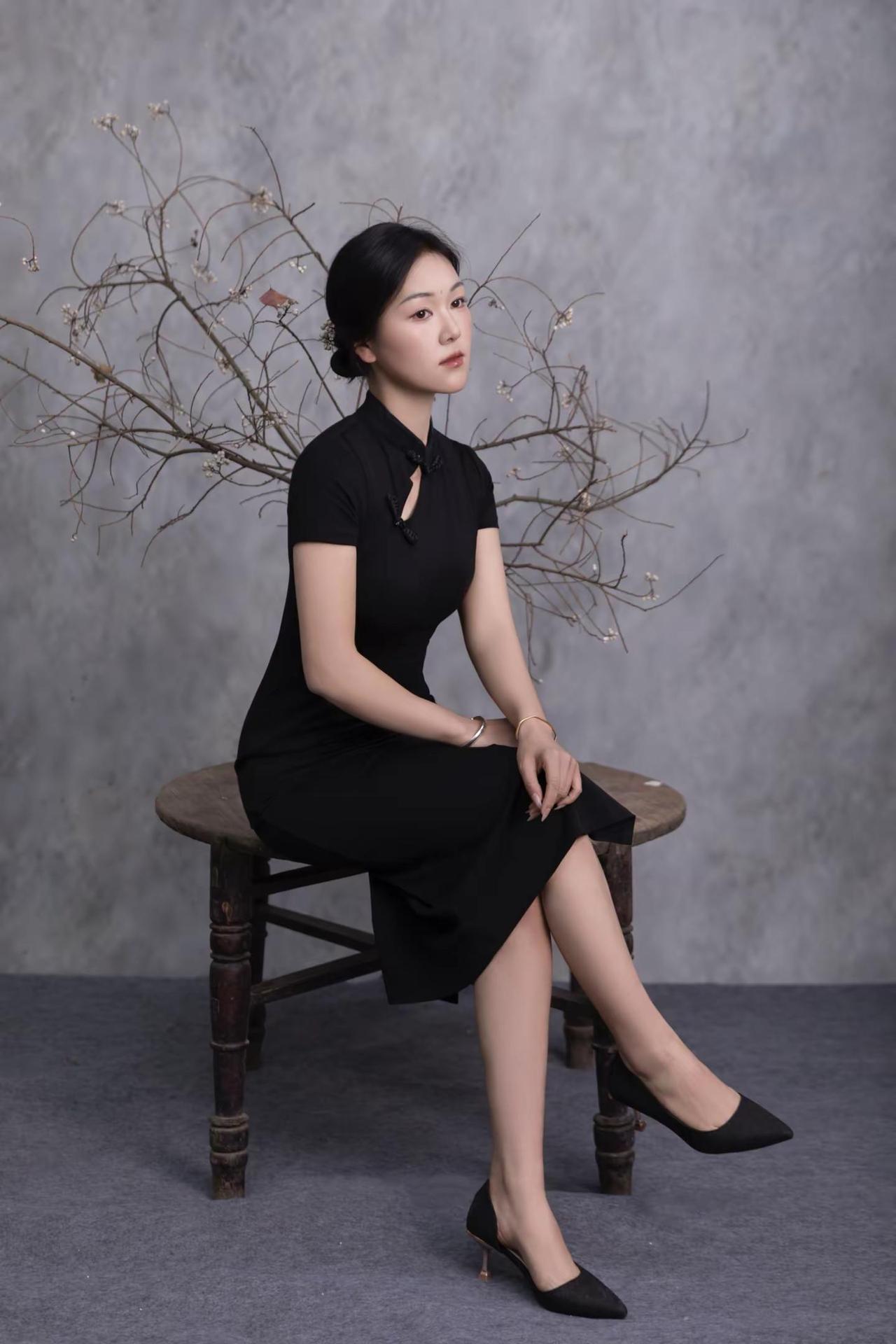 旧岁书页轻合 新章墨色温柔··