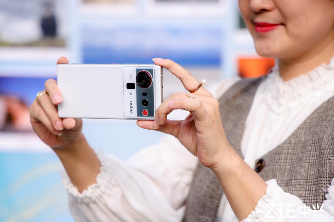 除了深耕家庭场景，中兴在移动影像领域的硬核实同样不容小觑。体验日现场的“牛仔影像