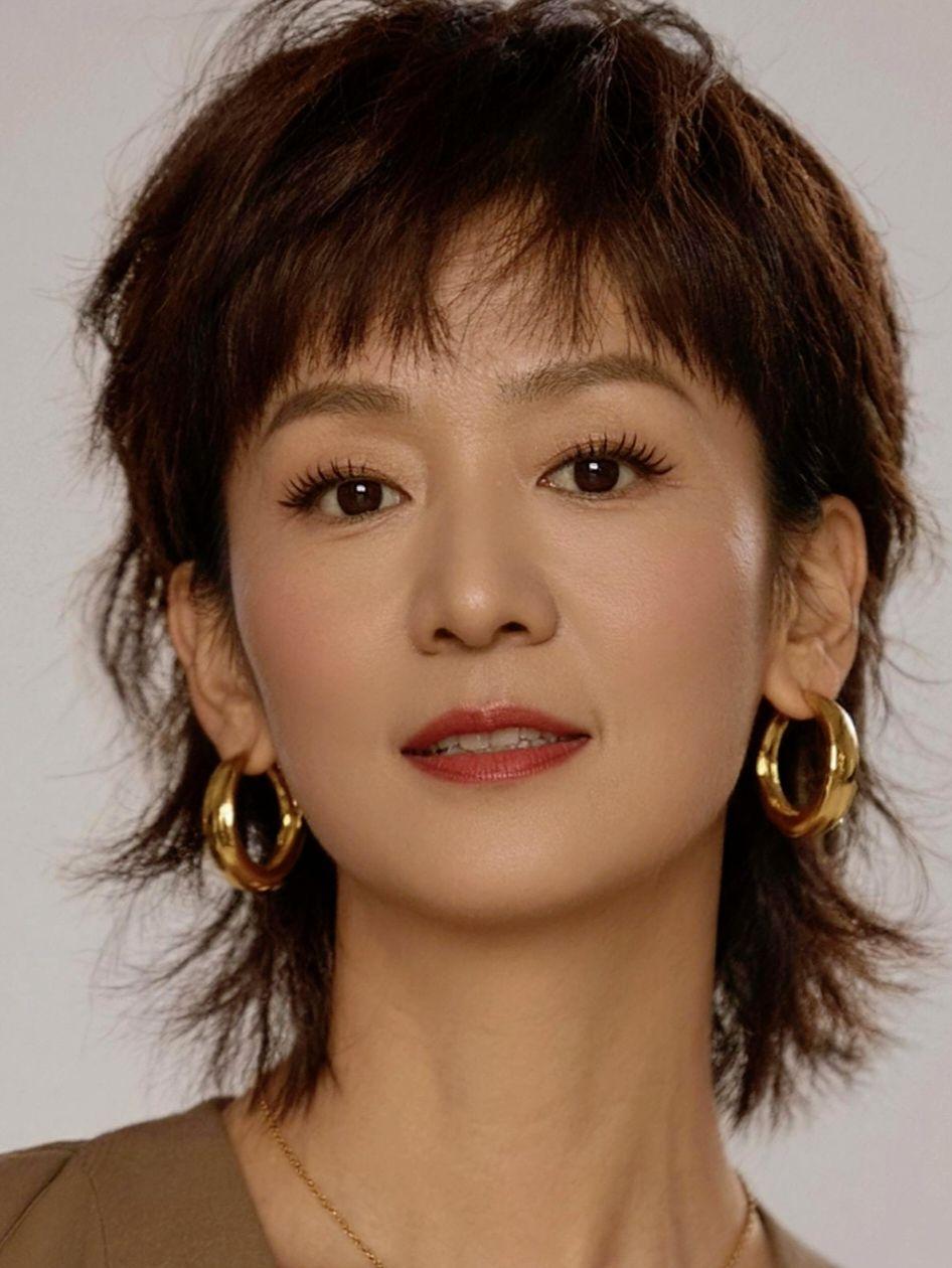射手座
你是风里不肯回头的星子
心装着旷野与远方
不爱纠缠 不问过往
只追着光 