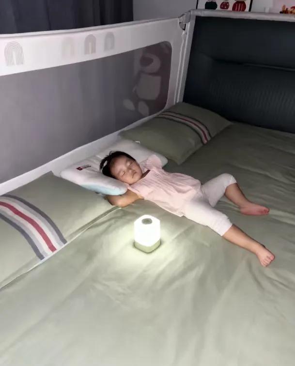 董宇辉说：“过度关注孩子的妈妈，往往是焦虑型的。她们总想知道孩子在幼儿园干什么，