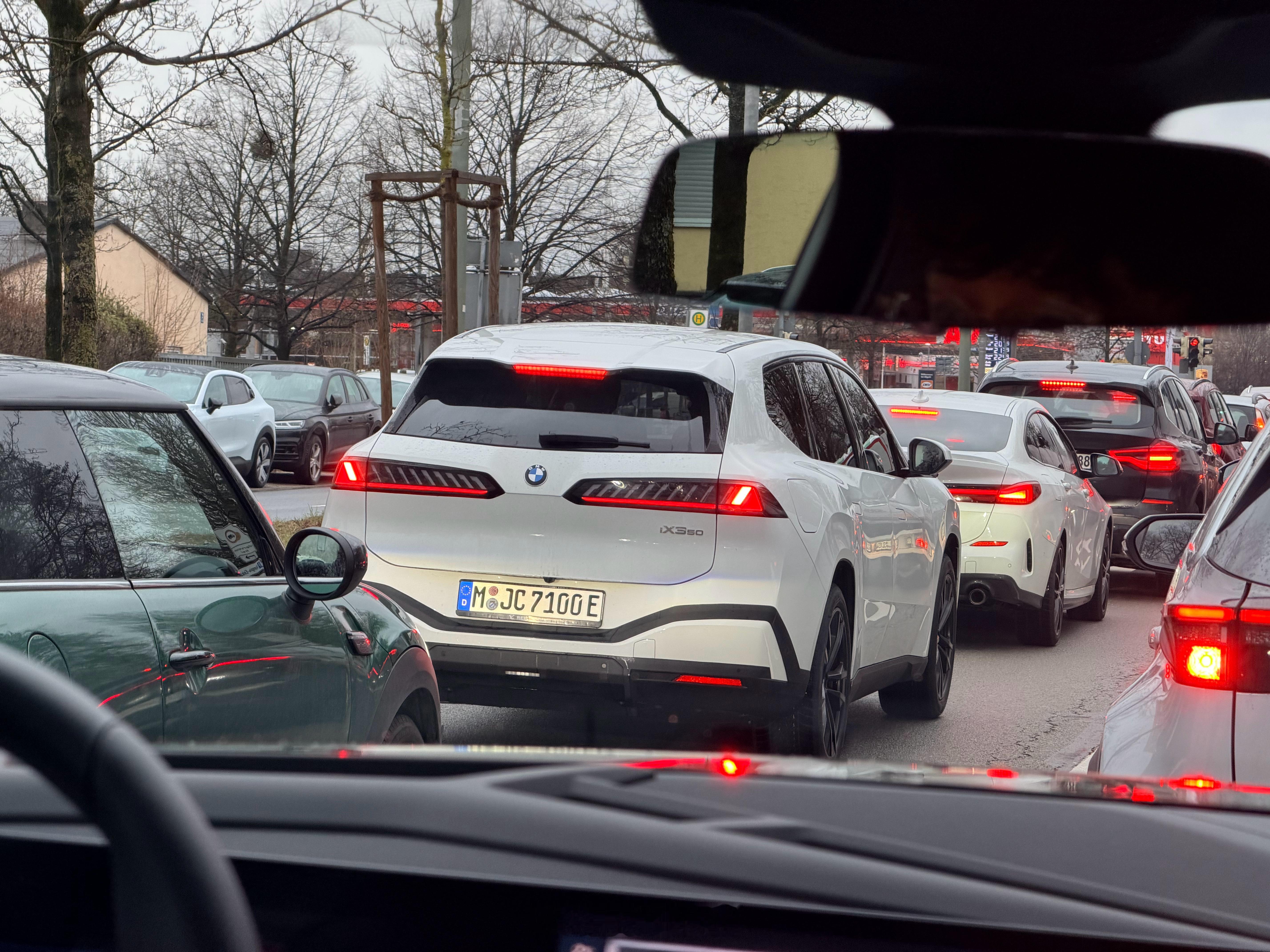 慕尼黑7点不到就开始早高峰了新款宝马iX3 卖的很好，路上能见度很高欧洲2026