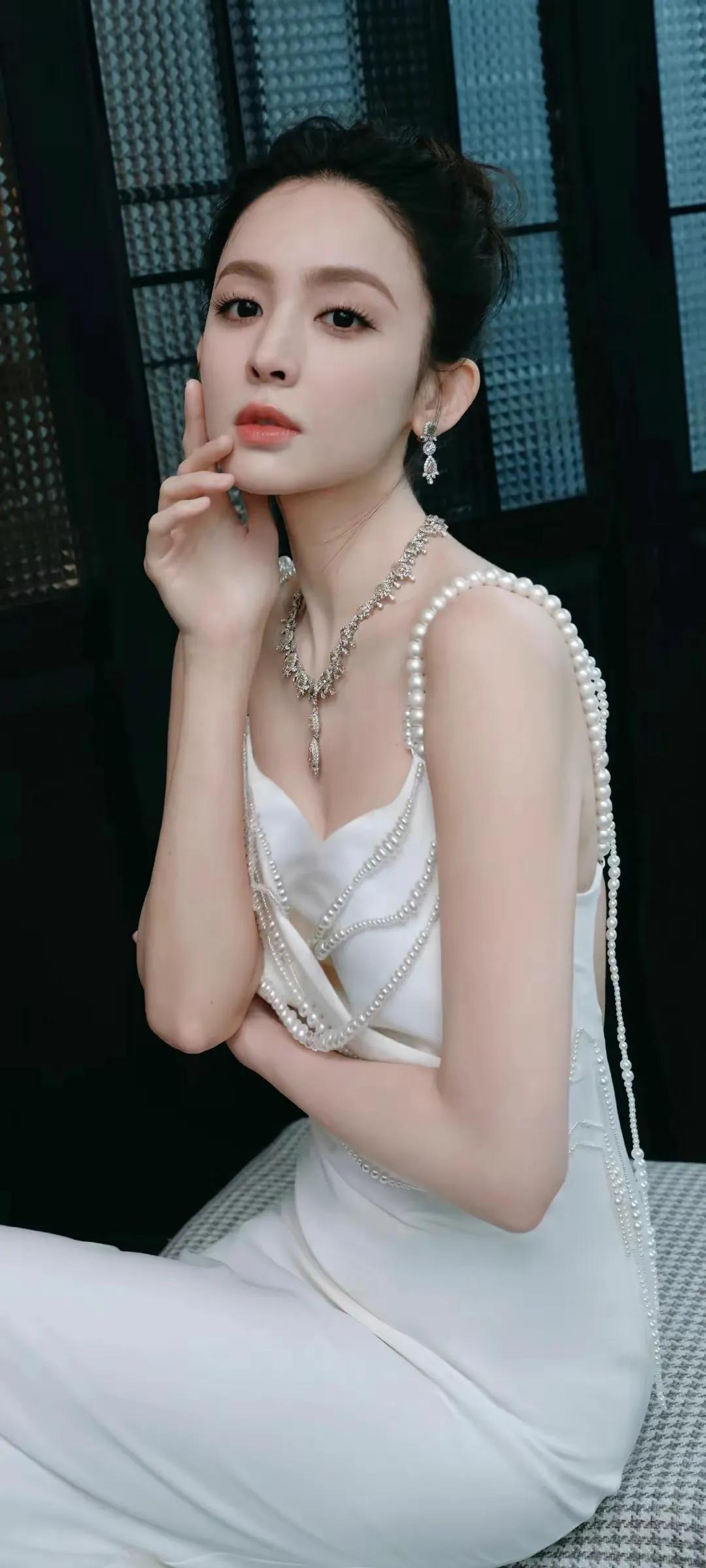有人说，海是倒过来的天，我却看不见你的海里的倒影