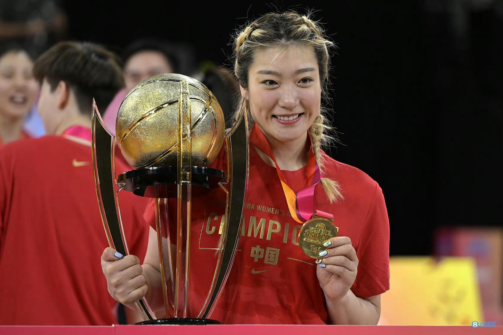 #李梦 勒布朗梦#现在在这个话题下狂吹李梦的和前段时间叫嚣把她开除出国家队的，会