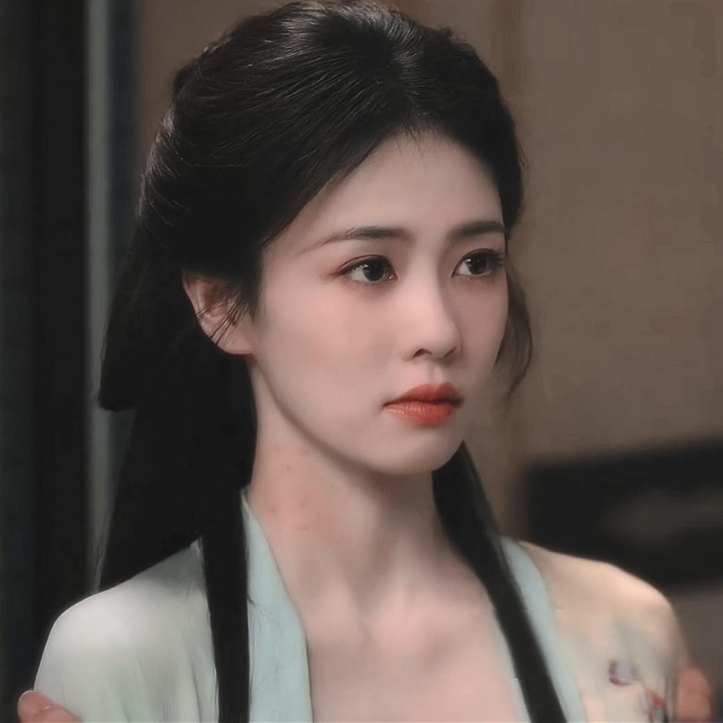 白鹿 白鹿 白鹿叶璃 温柔是伪装，狠厉是本能。黑莲花女主叶璃的复仇与救赎。