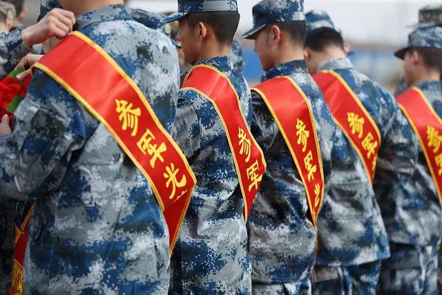 为了让您享受更流畅的阅读体验，及时获取丰富内容，请点击“关注”，每日精彩故事与瞬