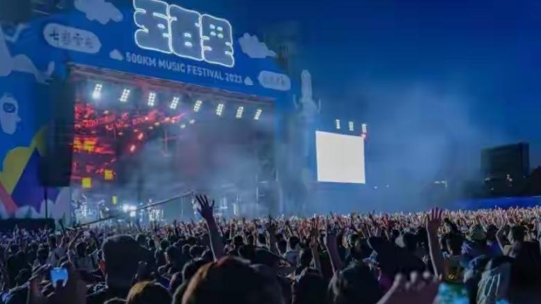 🔥昆明五百里音乐节炸场！滇池边嗨翻全城。2026昆明五百里音乐节燃爆滇池畔！梁