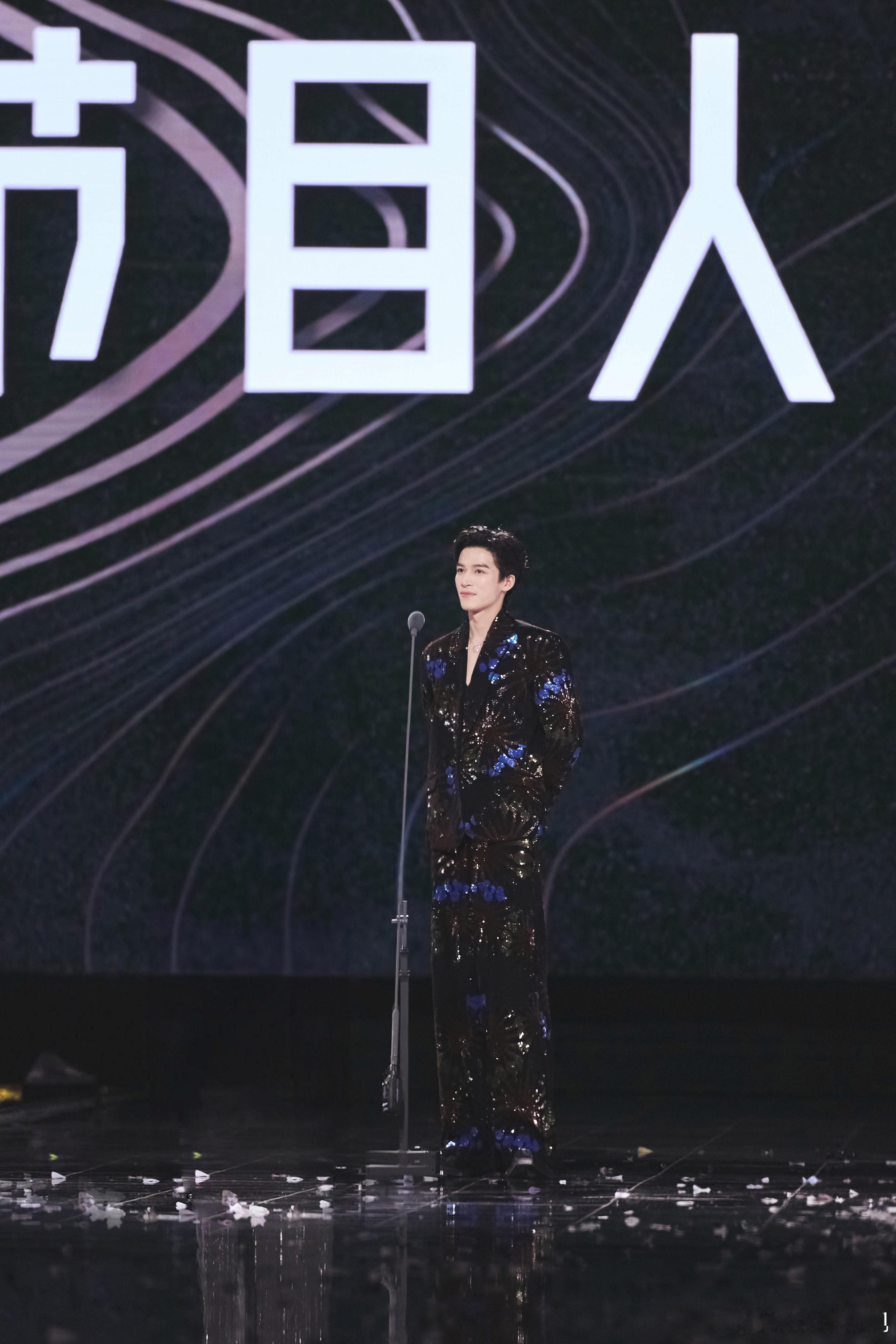 感谢认可，以赤忱热爱不断潜心演绎。恭喜欢娱影视演员荣获 腾讯视频星光大赏  “年