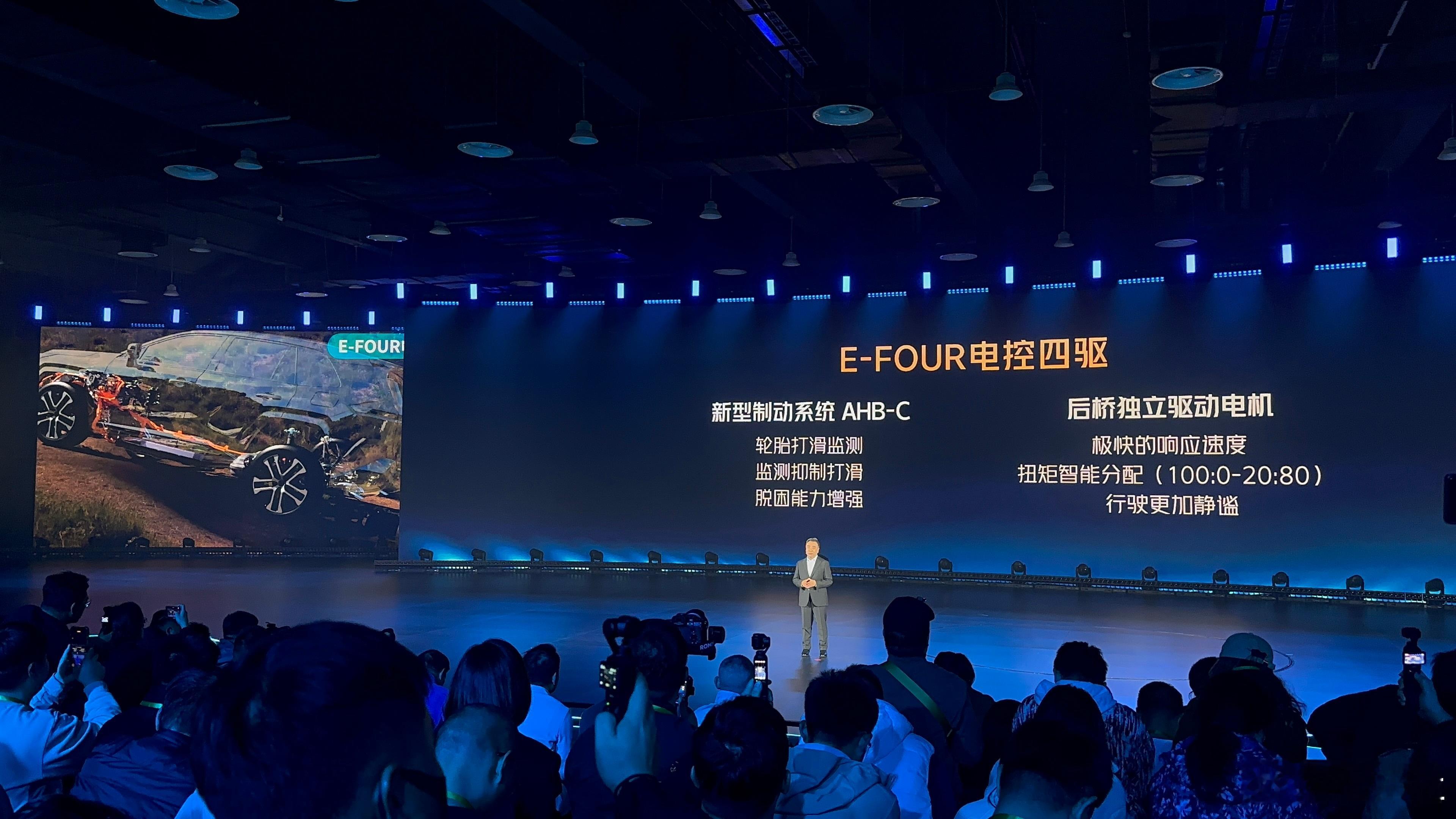 六代RAV4荣放精致硬朗，这棱角和线条很带感，产品力飙升，来自3代版本车主的肯定