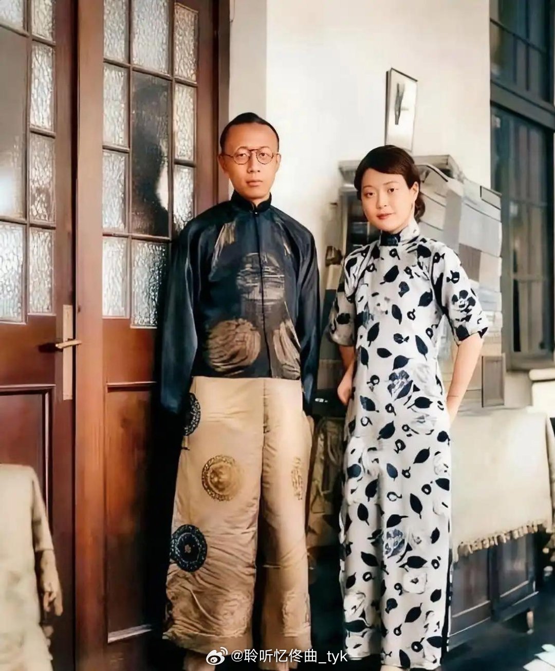 这才是婉容与溥仪的真实相貌，这可不是演员饰演的，绝对是本人珍贵影像 