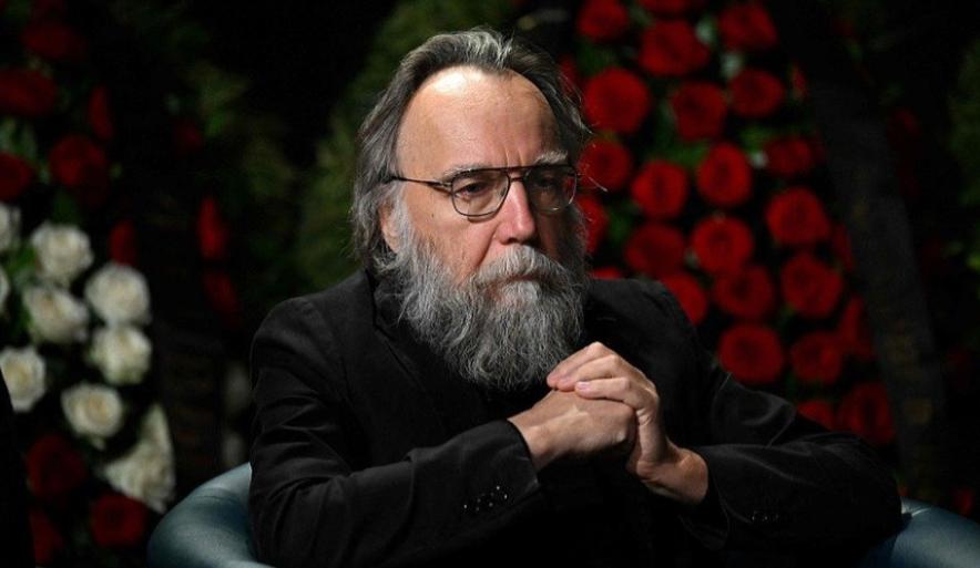 被称为普京国师的俄罗斯政治家杜金，近日对中方发出了警示，他表示，如果中国真的决定