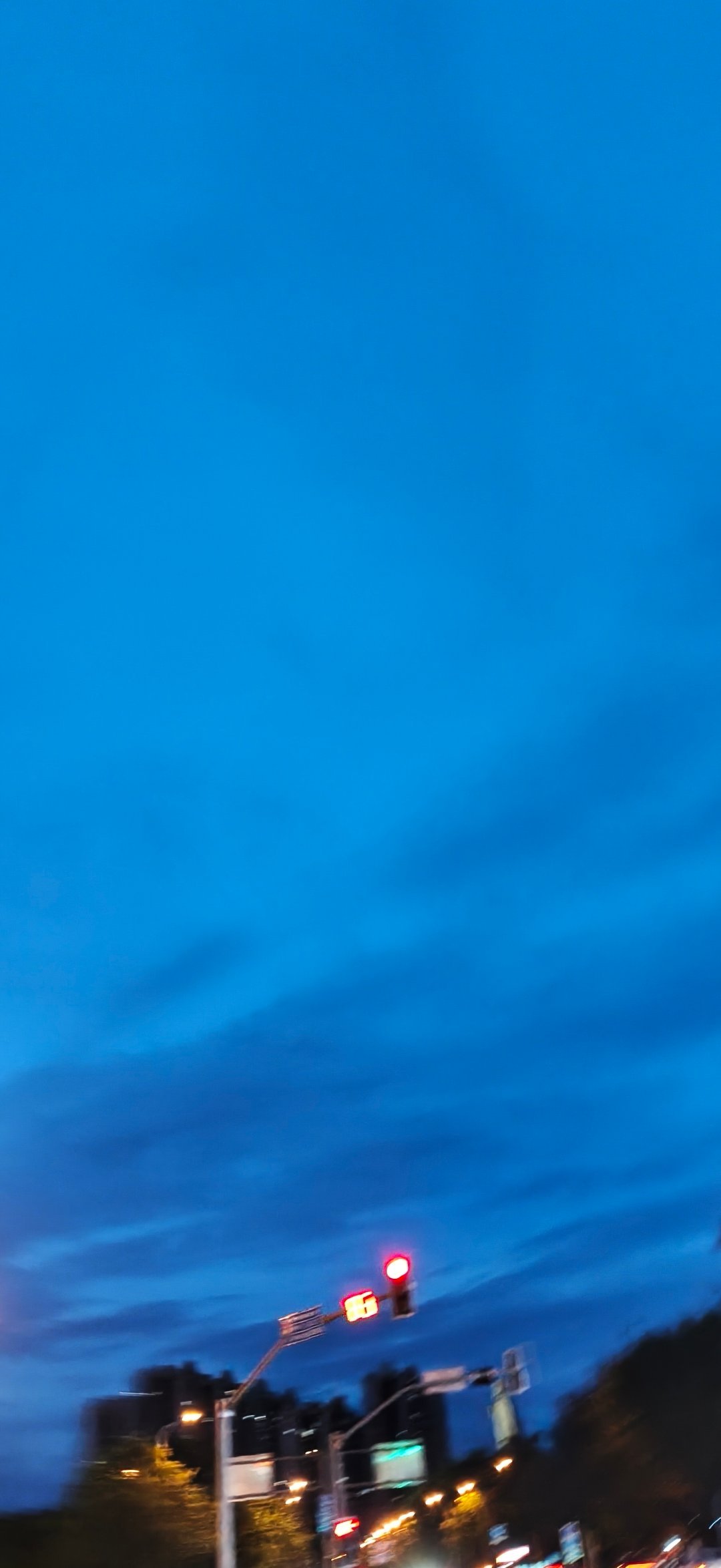 雨后的天空好蓝 