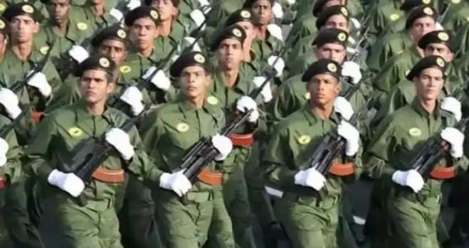 美国敢不敢打古巴？
 
大概率不敢。因为古巴不是伊朗，伊朗只能打打美国的军事基地