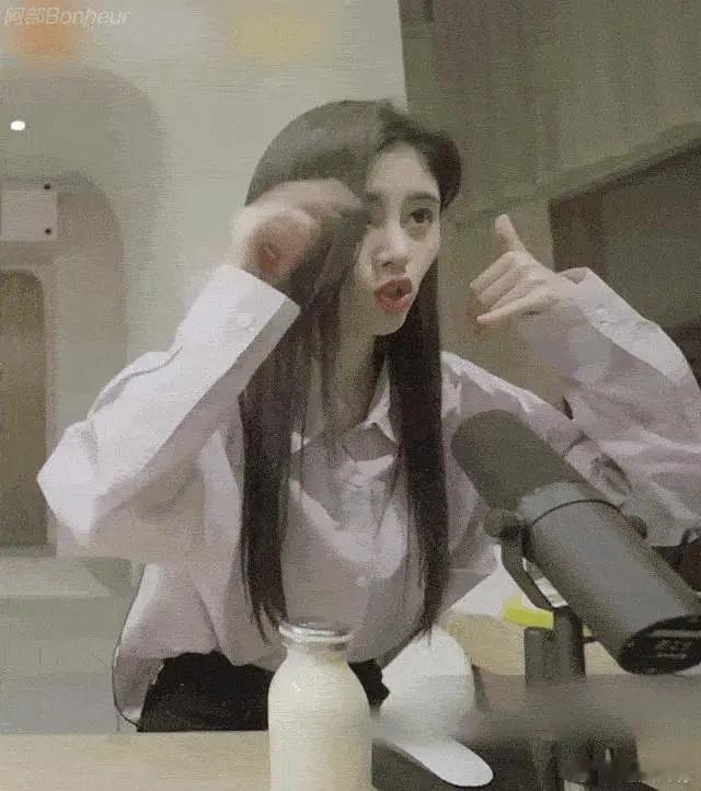 鞠婧祎美商真的好高，谁能想到这是以前的她呀？ 