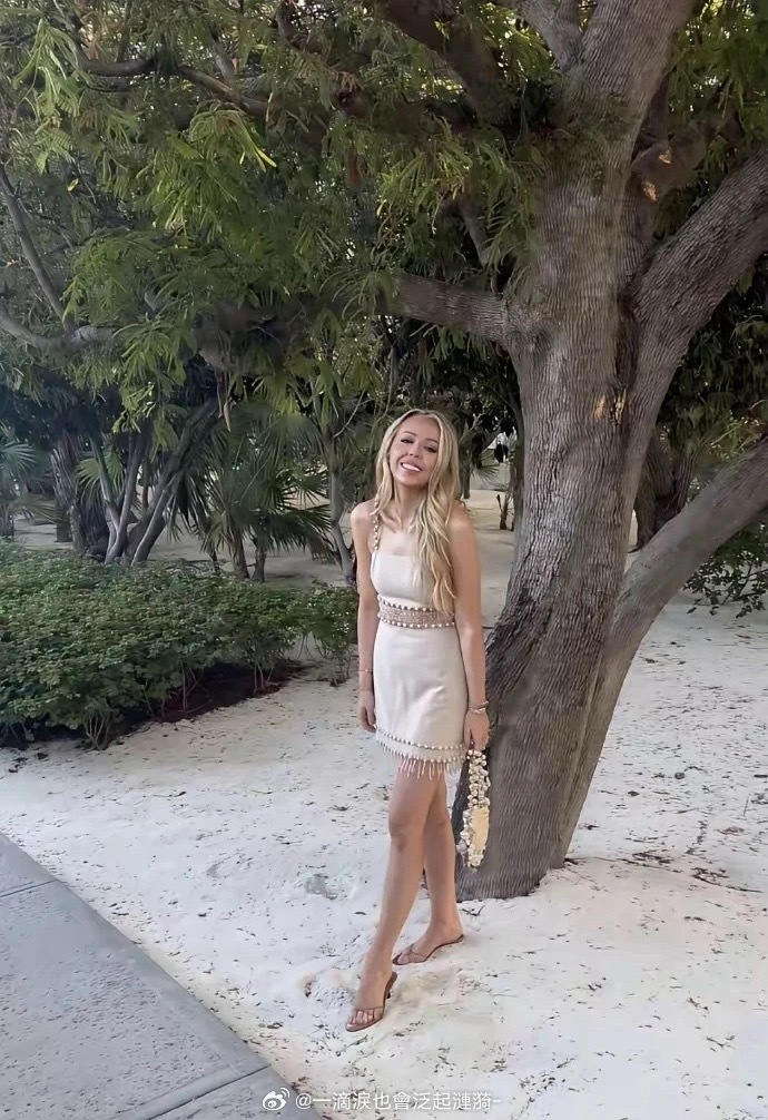 特朗普小女儿在印度旅游自拍 这得带多少保镖 