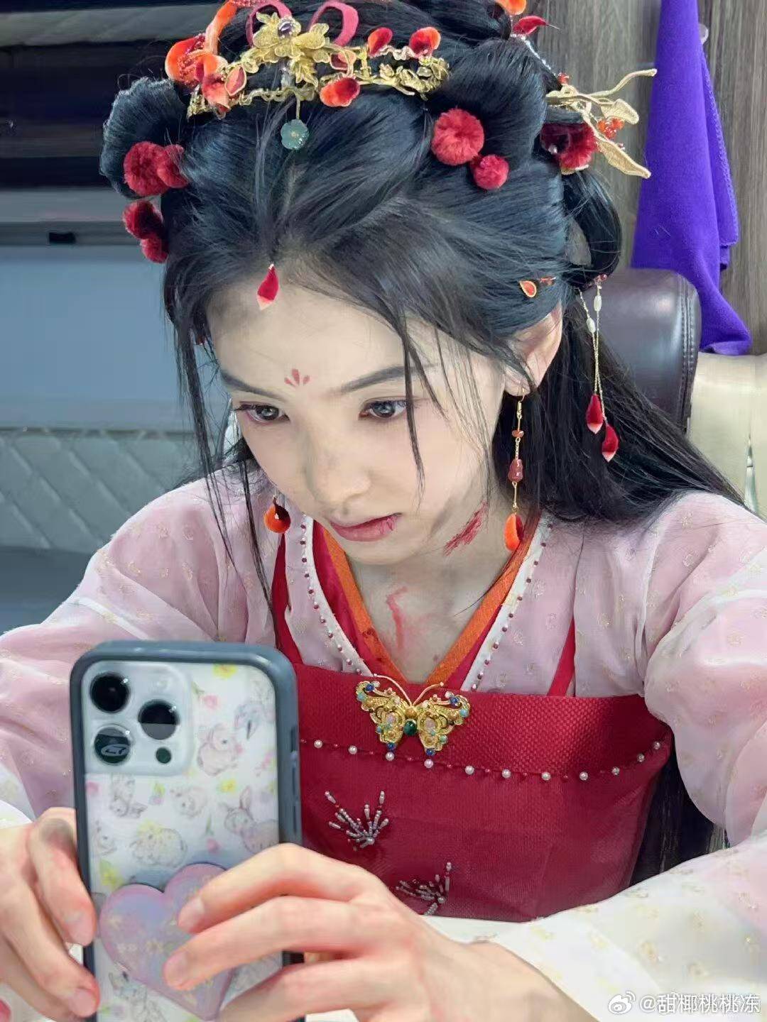 章若楠想把你和时间藏起来 zrn章若楠沈千盏  “我采一抹春光 附赠盛夏秋黄 暗