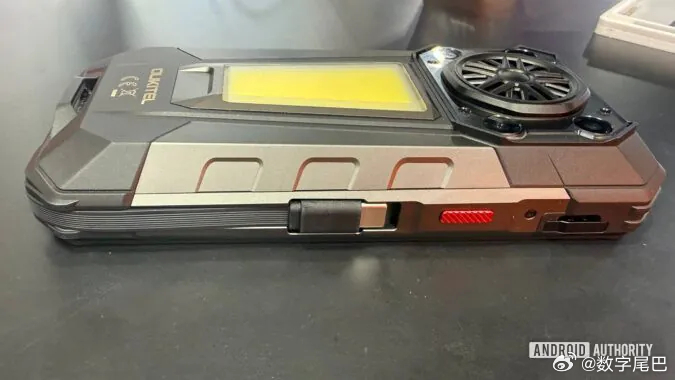 你见过带打火机的手机吗？MWC 2026上 Oukitel 展出三防手机 WP6