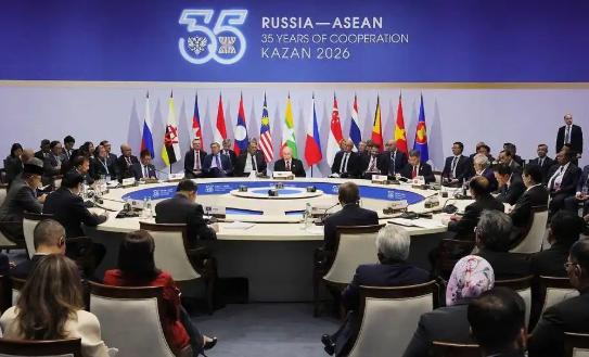 谁也没想到，美国苦心在亚太布下的棋局，居然被一场俄罗斯峰会轻易撕开缺口！

铁杆