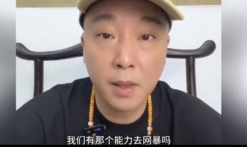 柴怼怼这个大喇叭还不消停，一边哭惨，说他连个说话的地方也没有了，一边又吹大牛，真