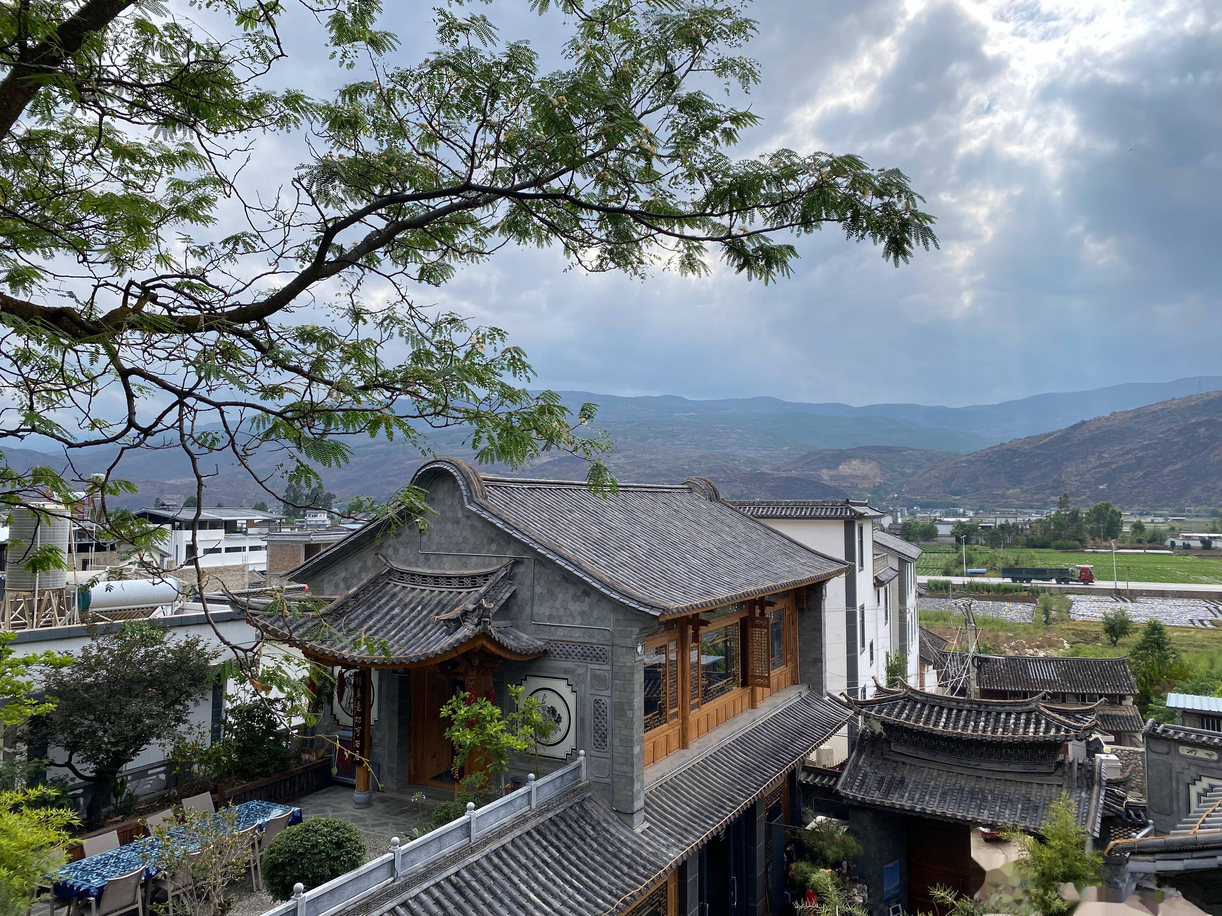 #旅行[超话]# 洱源岩栖阁的下午茶。#带着微博去旅行#  ​​​