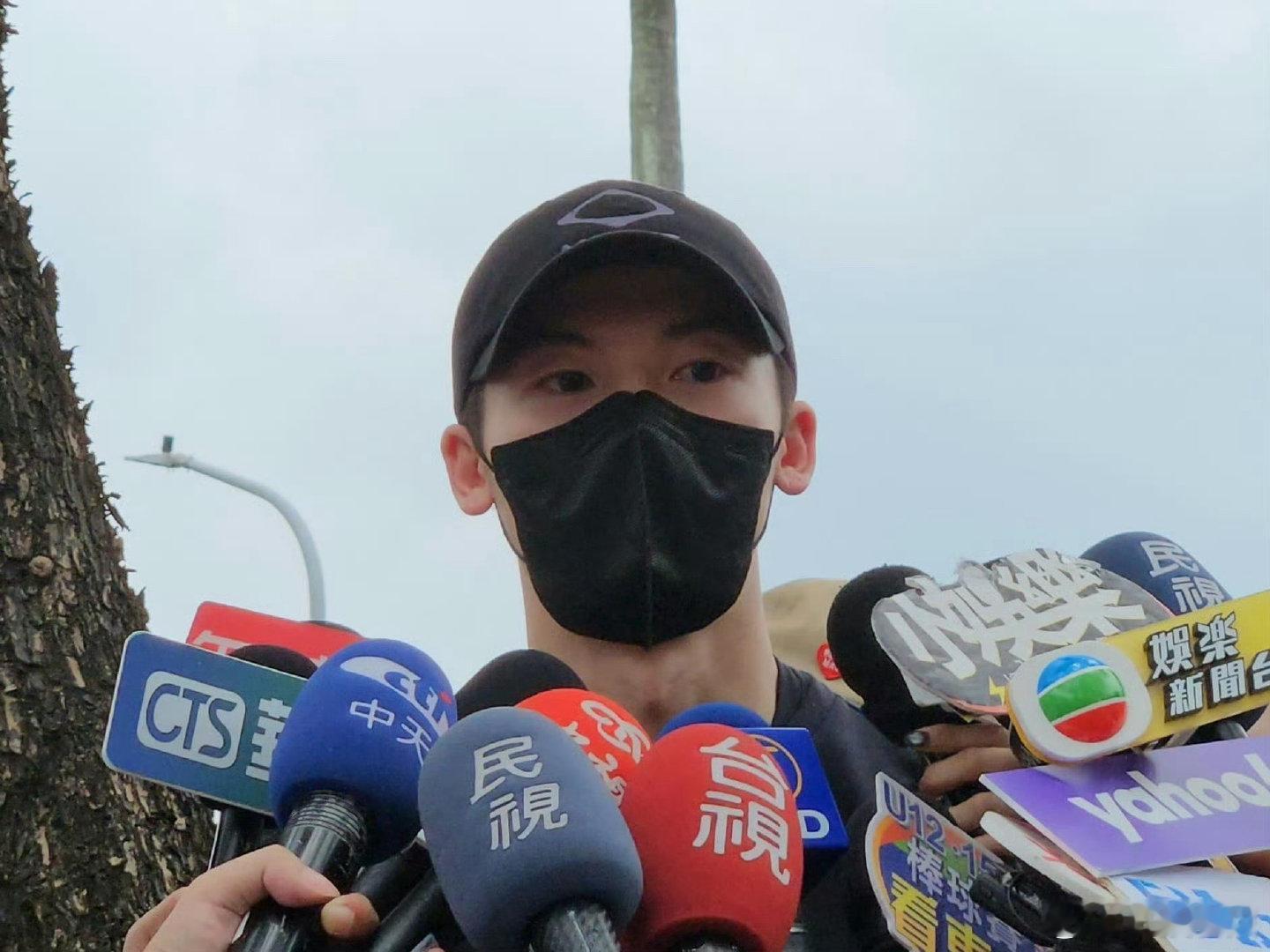 许光汉今日退伍恭喜许光汉退伍！听他讲接下来的工作计划，满满的都是干劲，新作品肯定