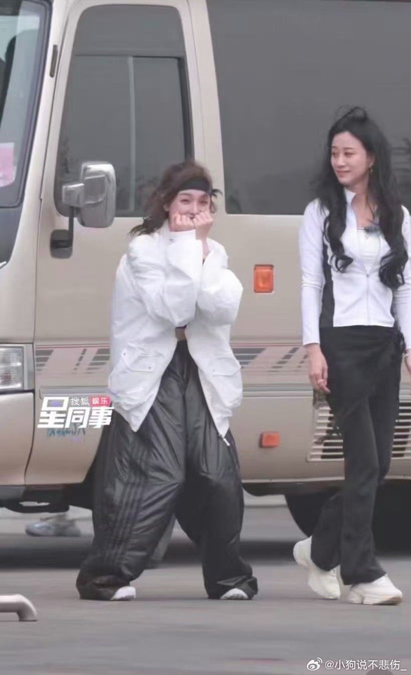 吴宣仪被长沙的风吹成了200斤吴宣仪终究是被长沙的风吹成了200斤啊，大风面前真