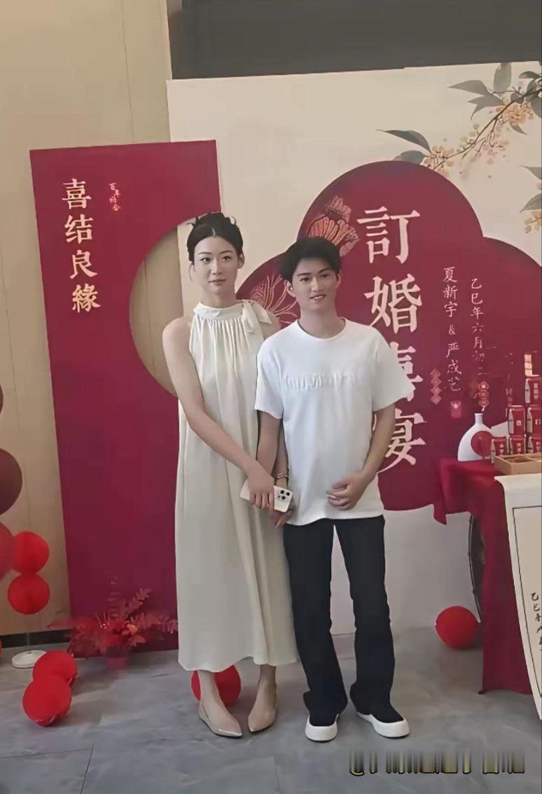 谁说身高是爱情的阻碍？看看这对新人就知道答案了！