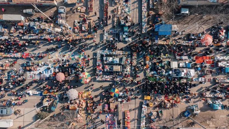 山东曹洼大集最近火出圈了，单次开集来客超10万人，带动五六百万元消费，网友线上“