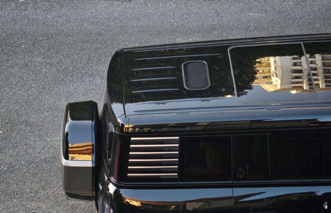 明净的黑色车，赏心悦目大家车的仰望u8