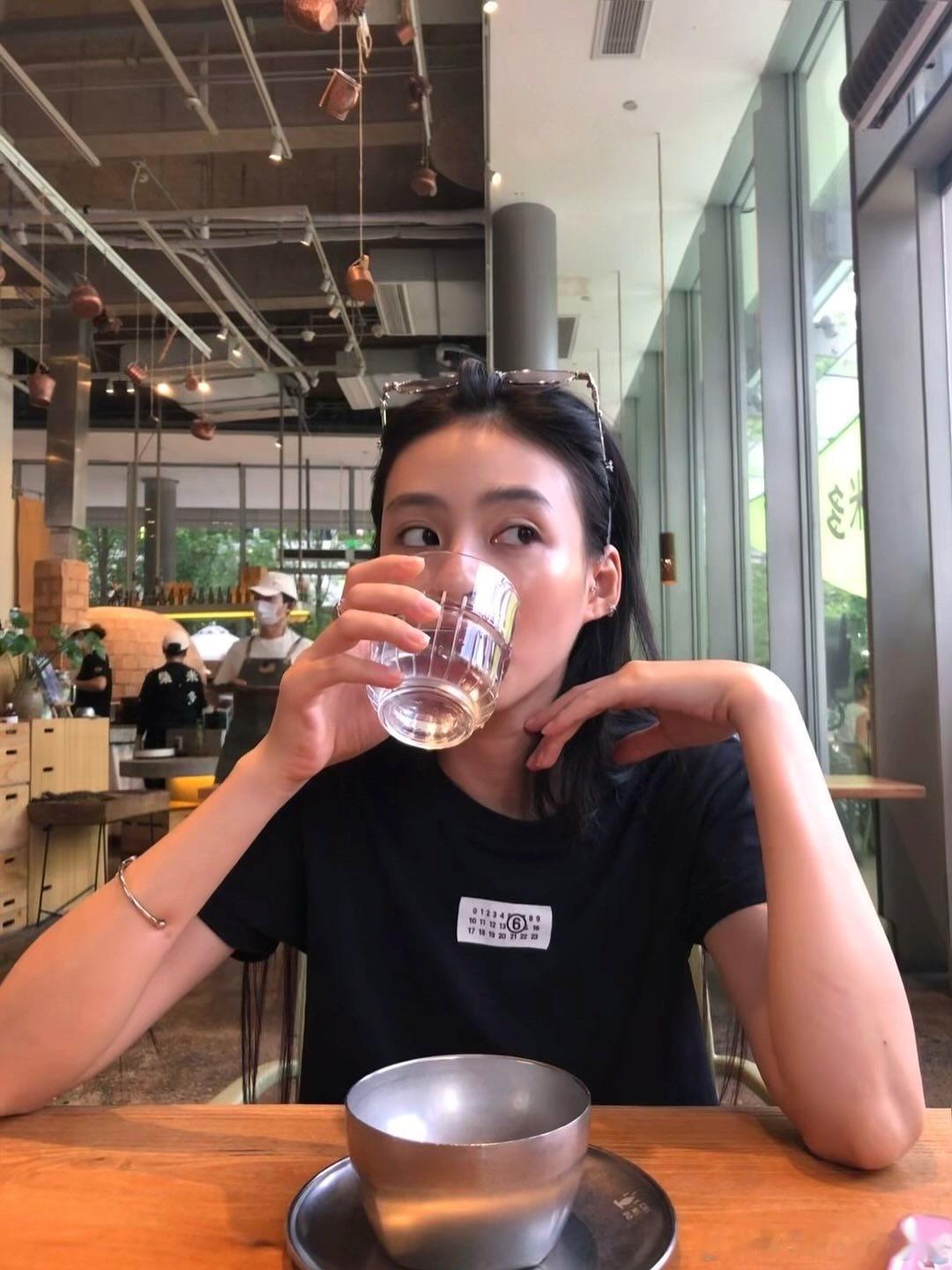 跟我一起吃饭吗 🥰 