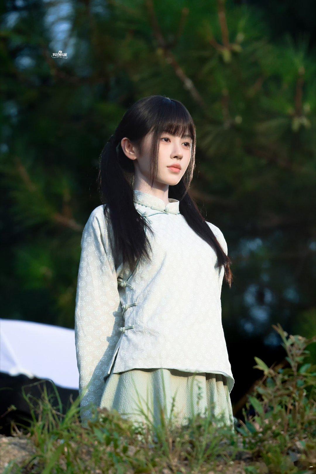 鞠婧祎 jjy鞠婧祎阿黛jjy鞠婧祎来战“皎皎明月照大地 朵朵玫瑰赠予你” 