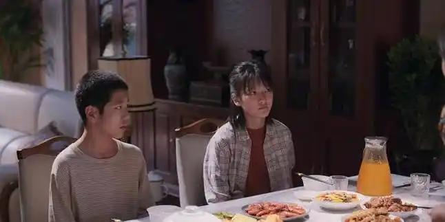 还以为她突然懂事了呢，没想到是使的离间计。

《隐身的名字》里，任美艳带着一双儿