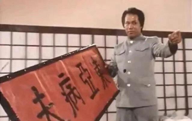 梁小龙经纪人账号仍在更新 1月18日，据报道，曾在周星驰电影《功夫》中饰演“火云