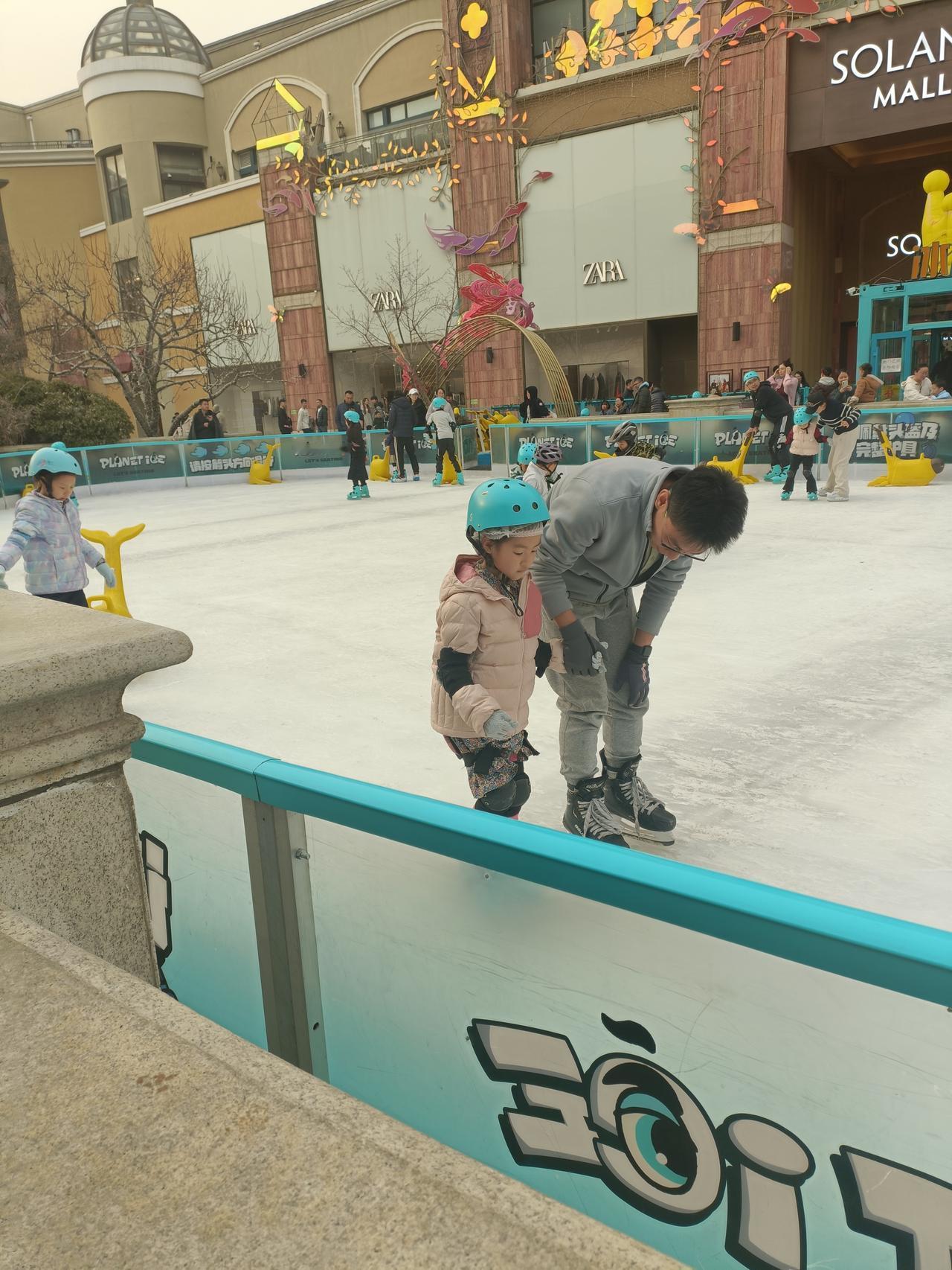 晒图笔记大赛蓝色港湾滑雪场，孩子们还在玩，企不知沙尘暴就要来啦