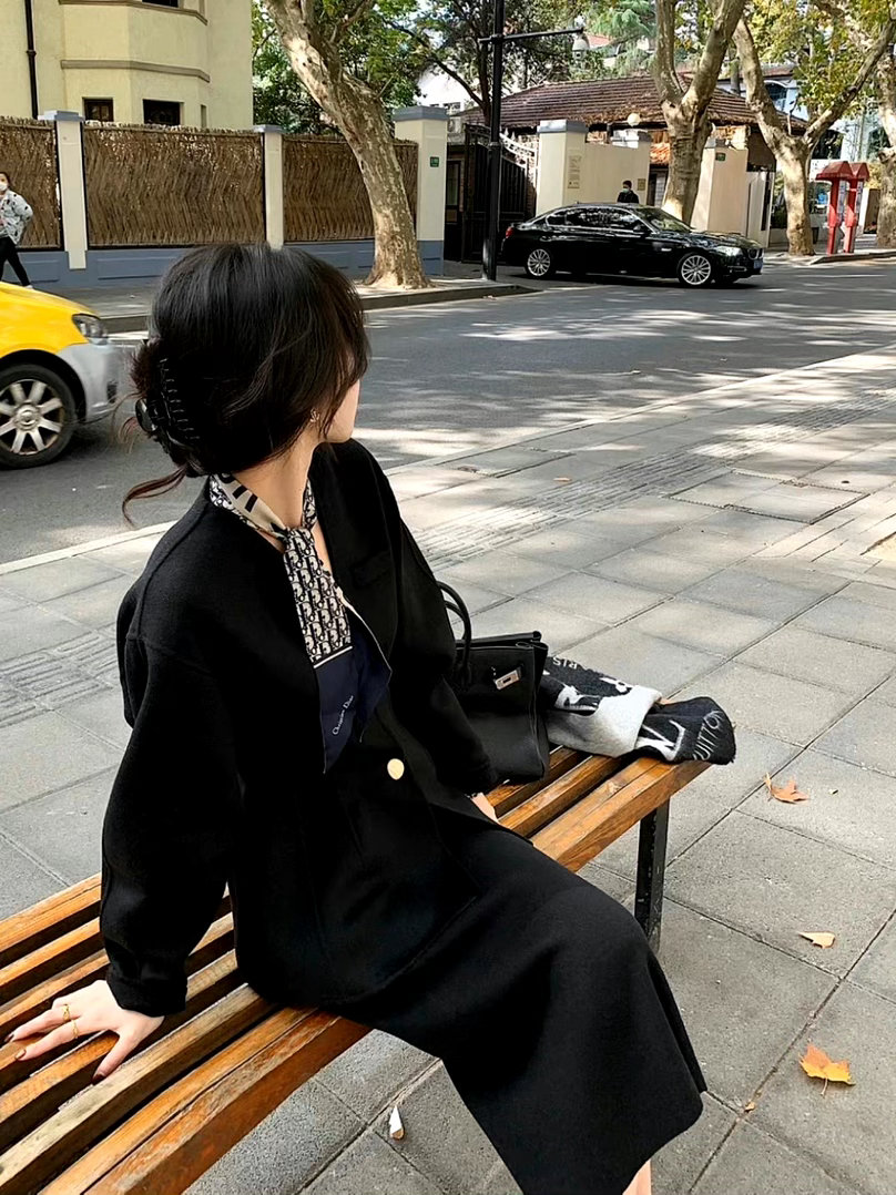 “小时候哭是觉得自己太委屈，长大了哭是对自己太失望。              