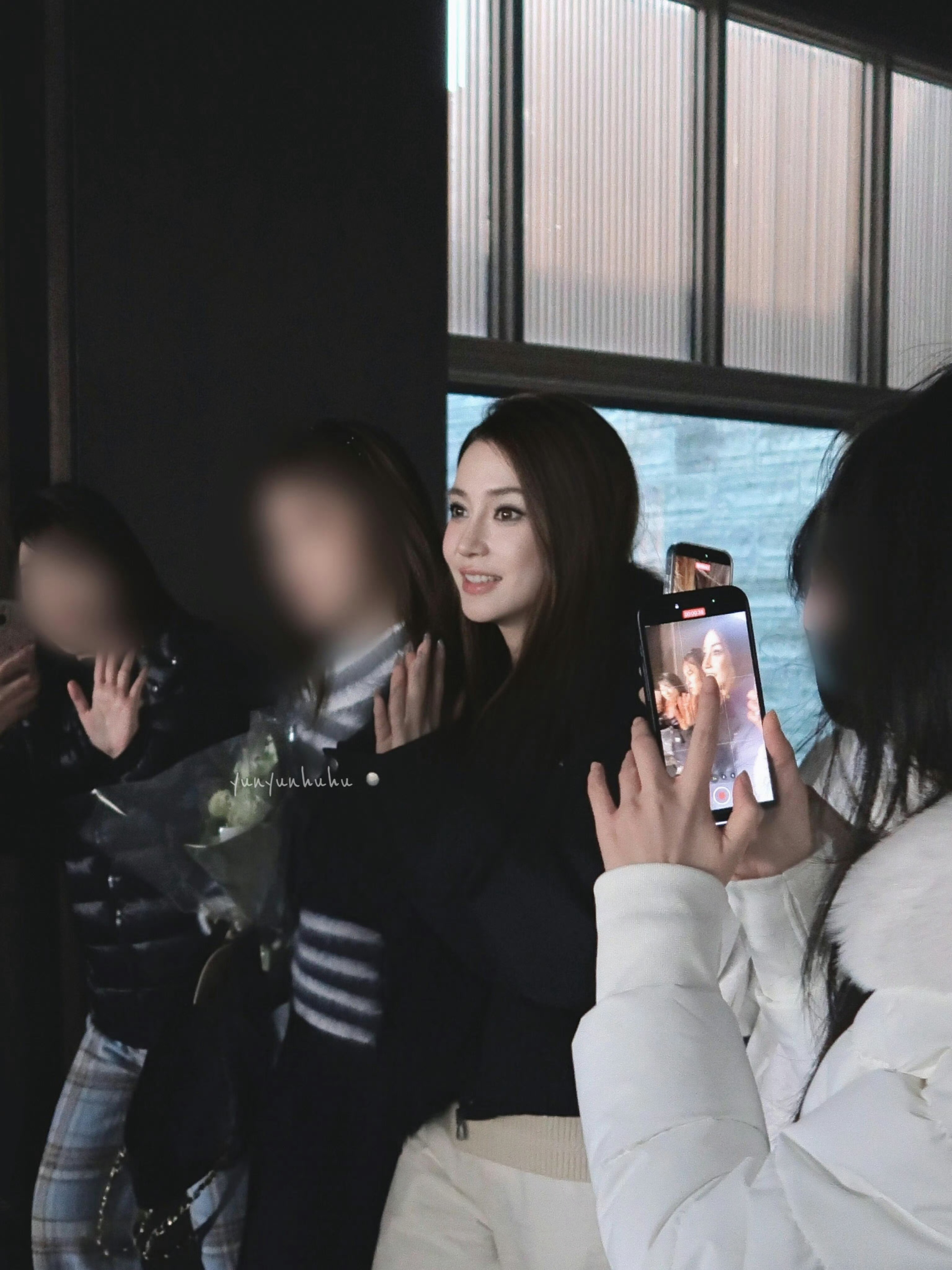 卧槽老婆！angelababy直发烟熏妆造型 