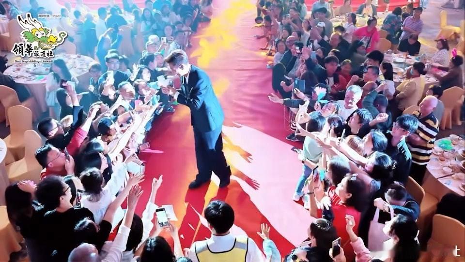 視帝陳展鵬近年積極北上開拓市場，適逢復活節假期，陳展鵬現身廣東東莞舉行「復活節限