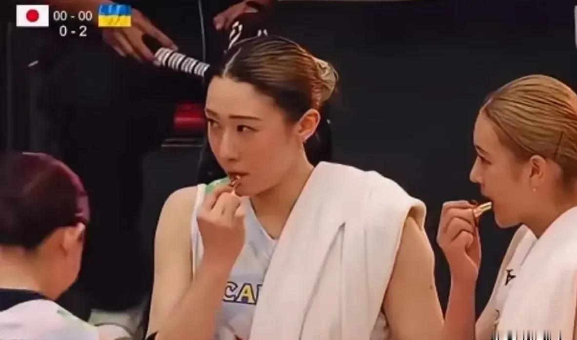 日本女排补妆逆转这事儿，根本不是什么爱美不爱美的问题，而是一种顶级心理素质的“仪