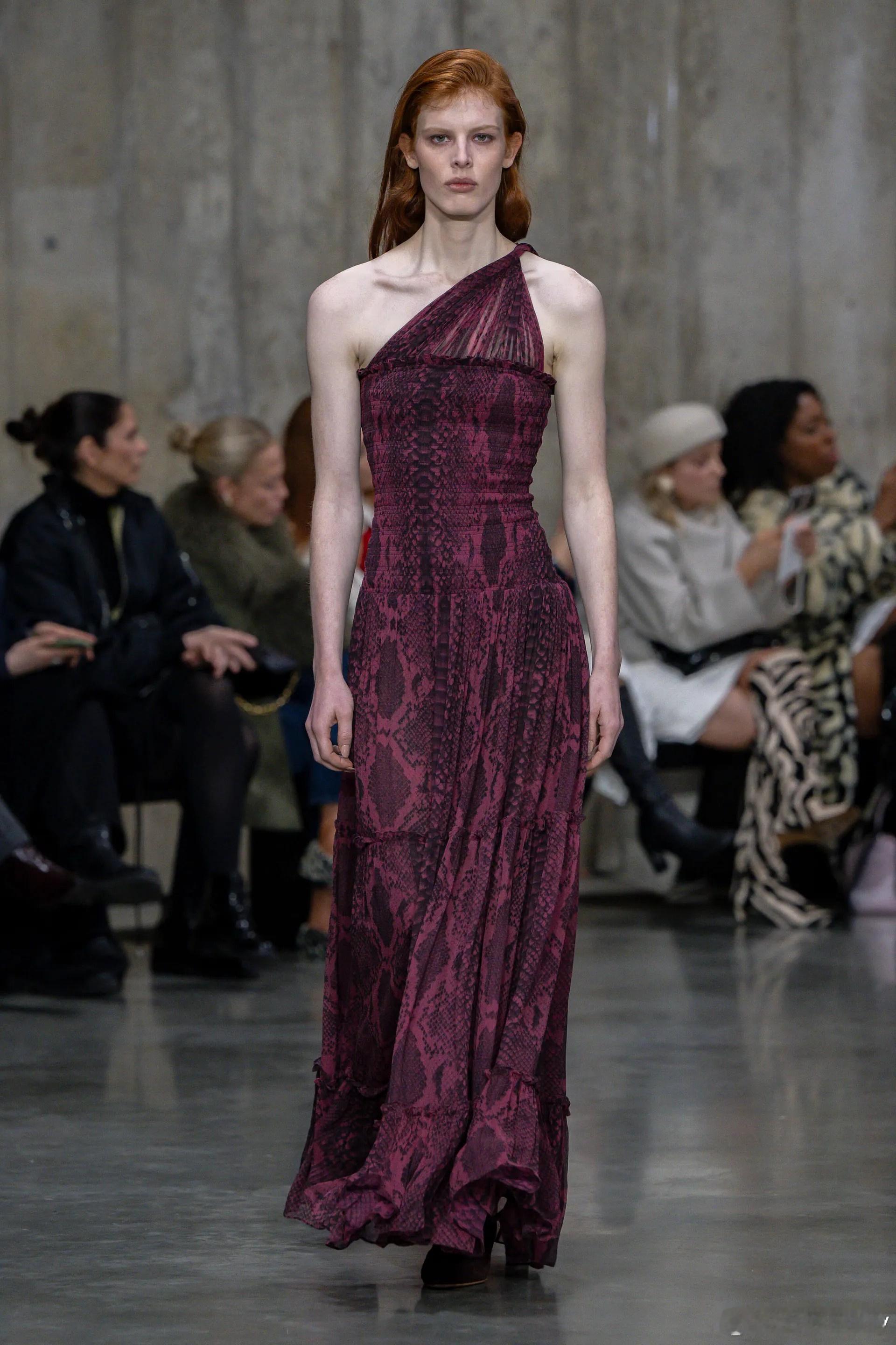 Joseph 2026秋冬｜伦敦时装周时隔近十年重返秀场，以雕塑为骨，以极简为魂