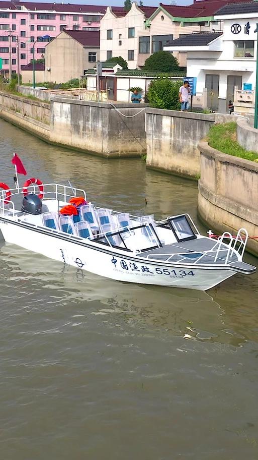 在波斯湾躲导弹，来南海装“狠角色”？美国这6艘小艇，真正危险的根本不是炮。
在中