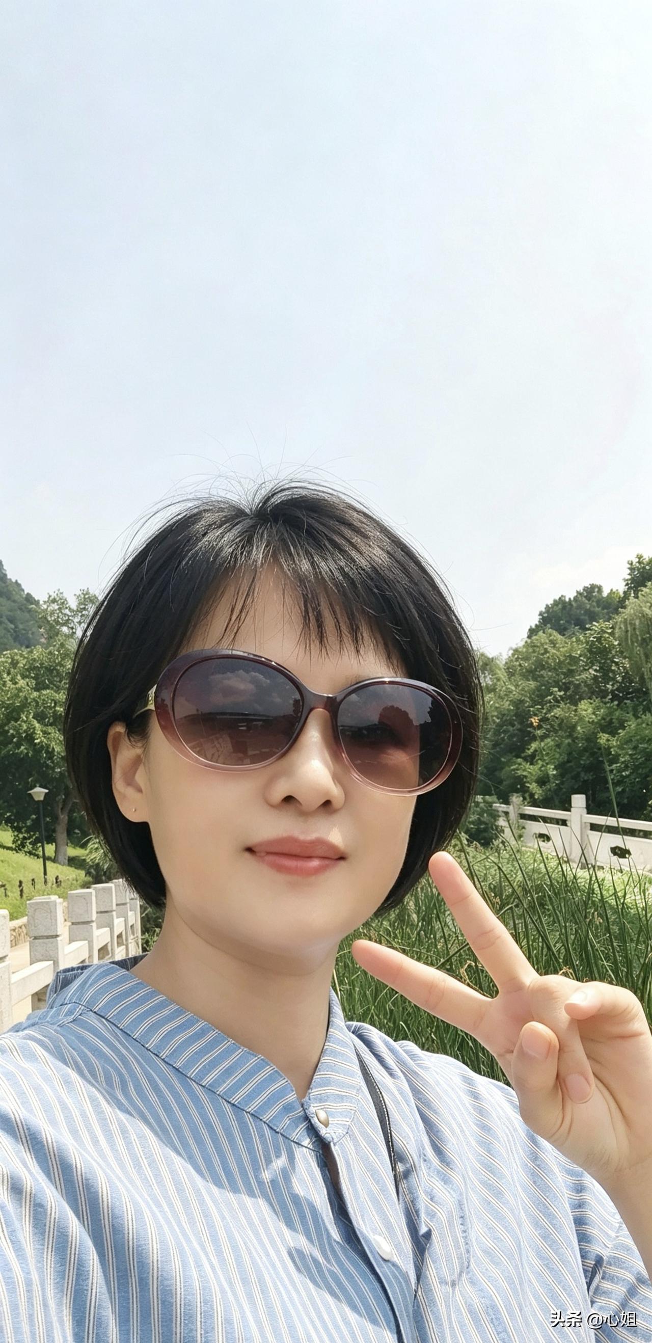 76年属龙，50岁退休

今天，办退休手续的最后一步，一次性提取住公积金。

那