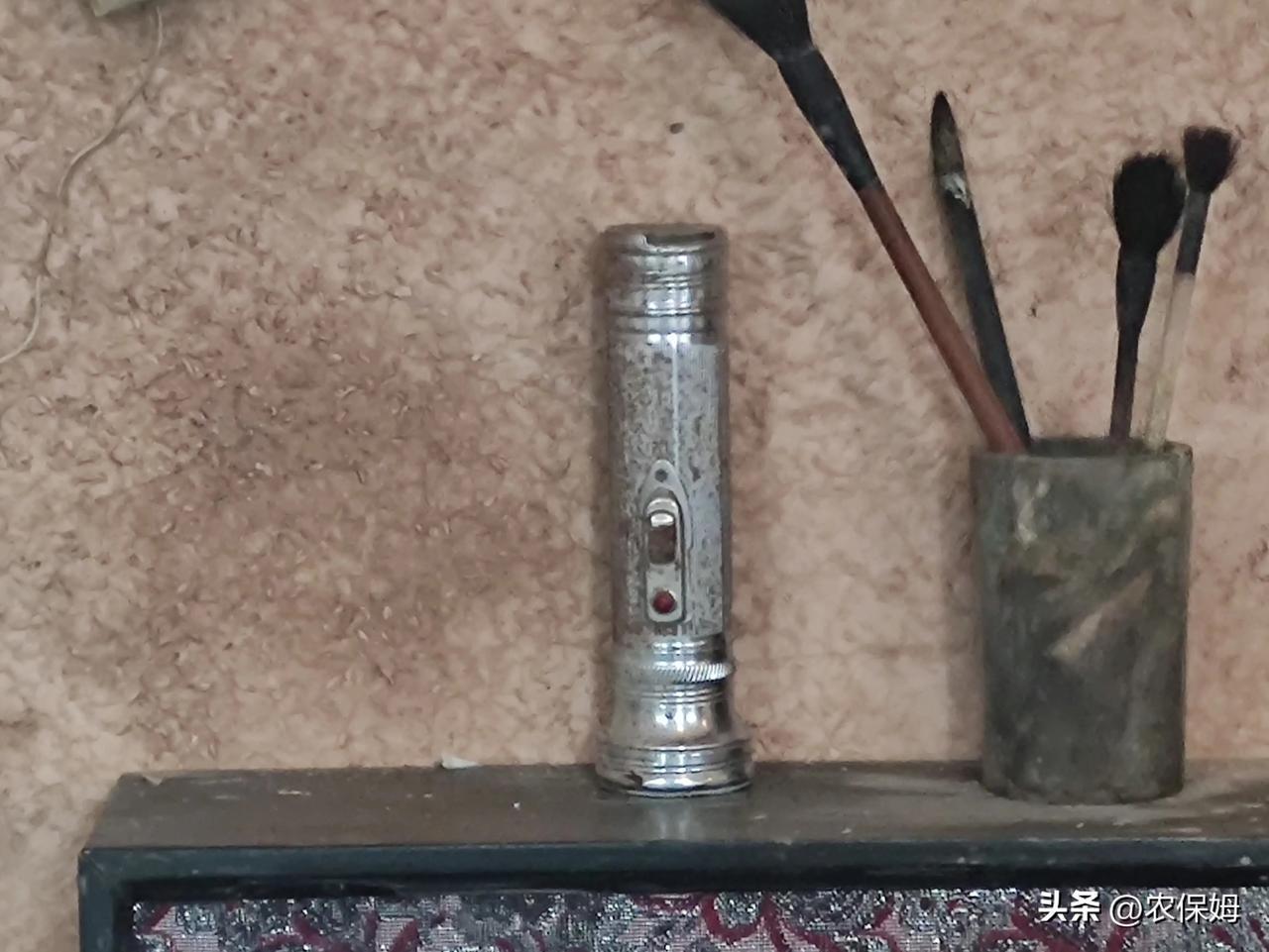 还是一个农村的老物件分享，我们山东潍坊这边叫电棒子，你们管它叫啥呢？

小时候生