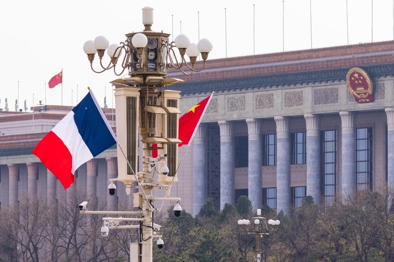 马克龙此次访华确实非常重要。从经济科技层面看，中国已成为经济与科技活力的中心，在